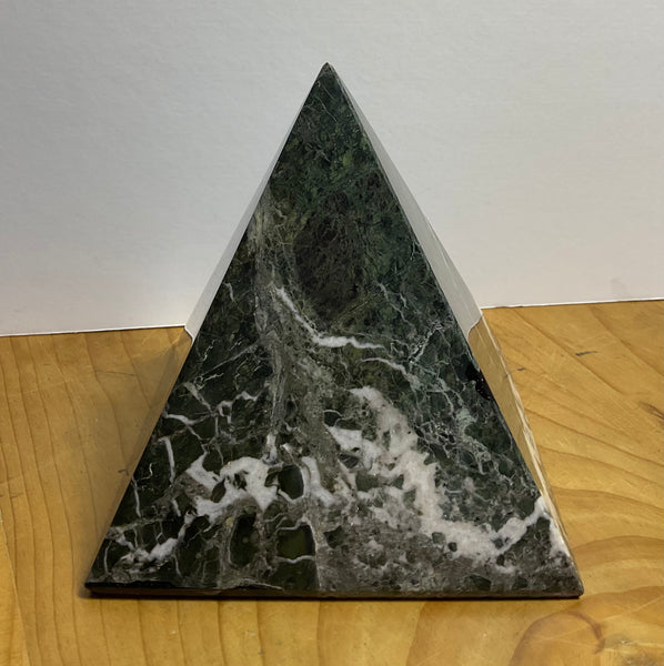 Pyramid Black Onyx