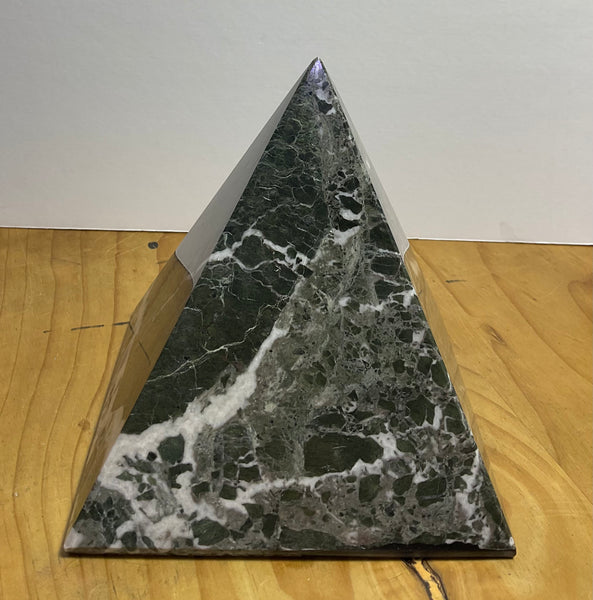 Pyramid Black Onyx